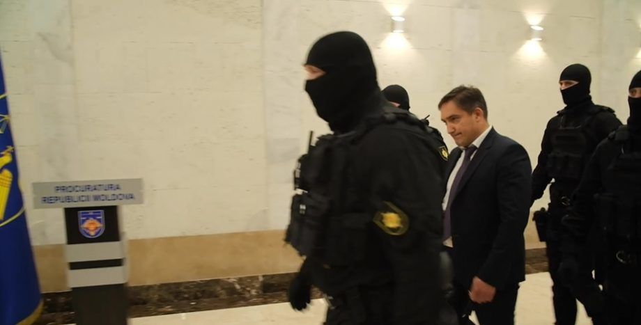 БКС: Стояногло содержится в одиночной камере и претензий к условиям не имеет.
