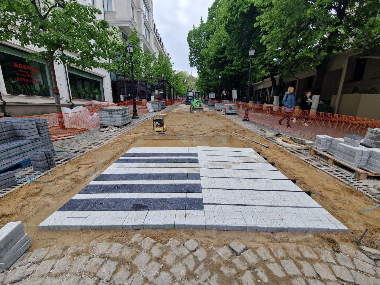 В центре Кишинева начались работы на пешеходной аллее.