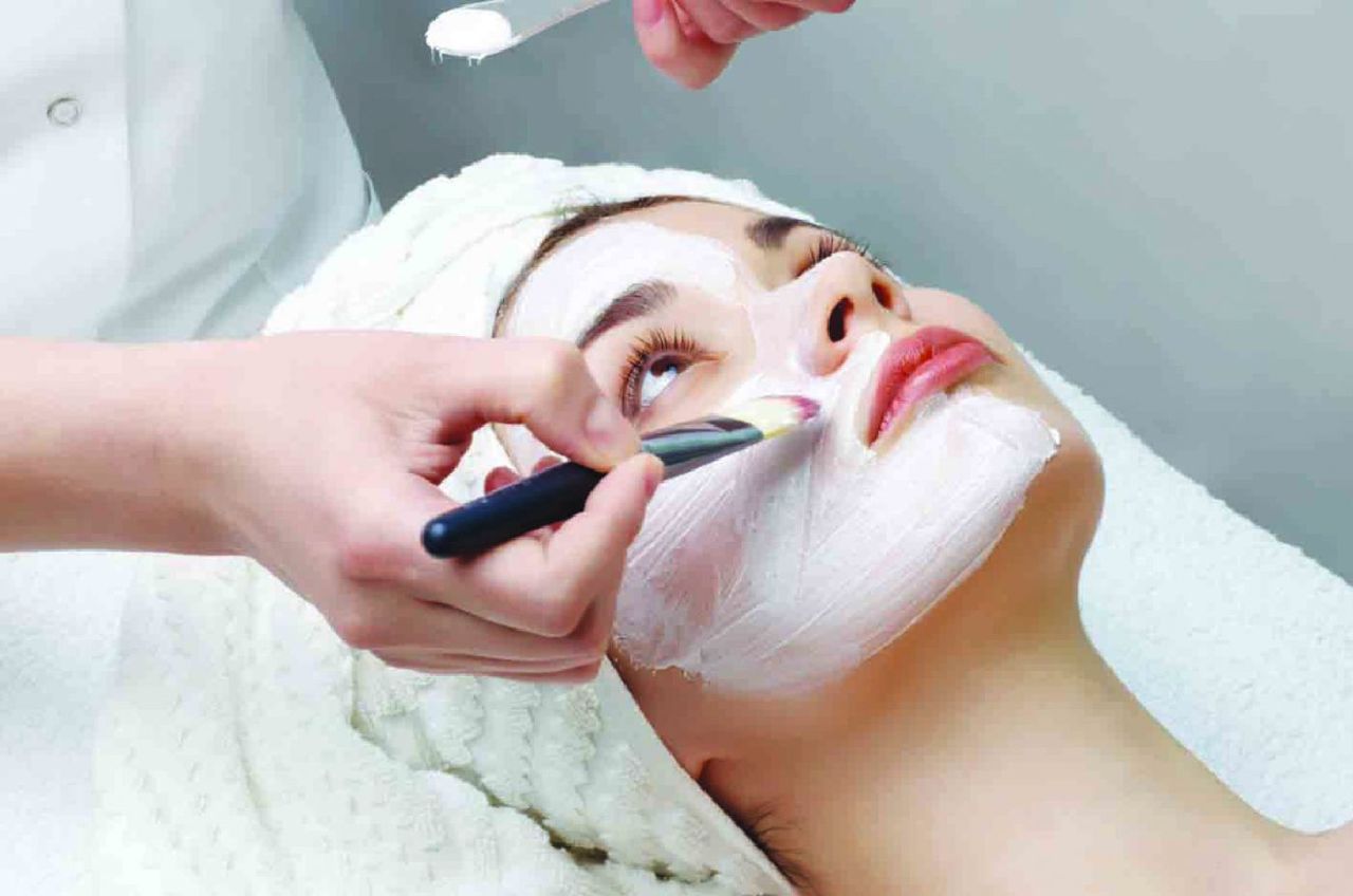 Fara studii superioare vor putea activa doar cosmetologii, care vor putea efectua proceduri de infrumusetare. 