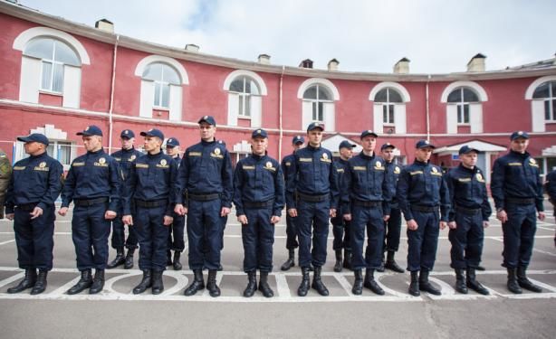 Нацгвардия Украины начала усиленное патрулирование центра Киева. 
