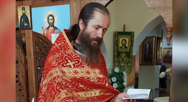 В Яловенском районе священнику запретили проводить службы.