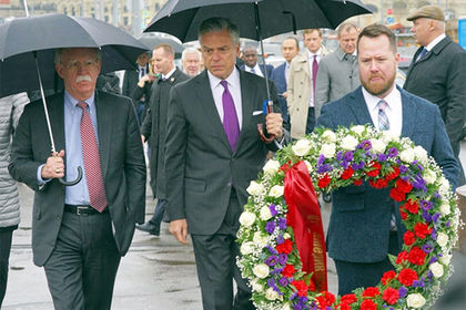 Советник Трампа помянул погибших в Керчи и Немцова.