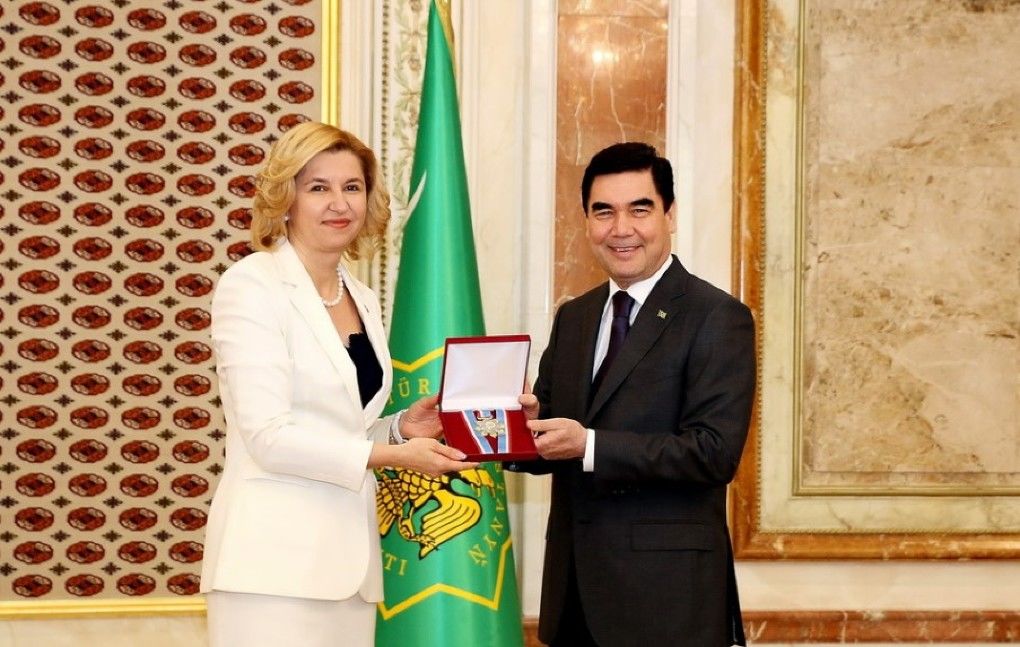 Irina Vlah a mers în Turkmenistan pentru a-i oferi cadou președintelui țării. Foto: realitatea.md.