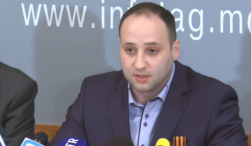 Тулянцев заявил, что общественные организации будут жёстко реагировать на любые попытки осквернения памяти о ветеранах ВОВ.