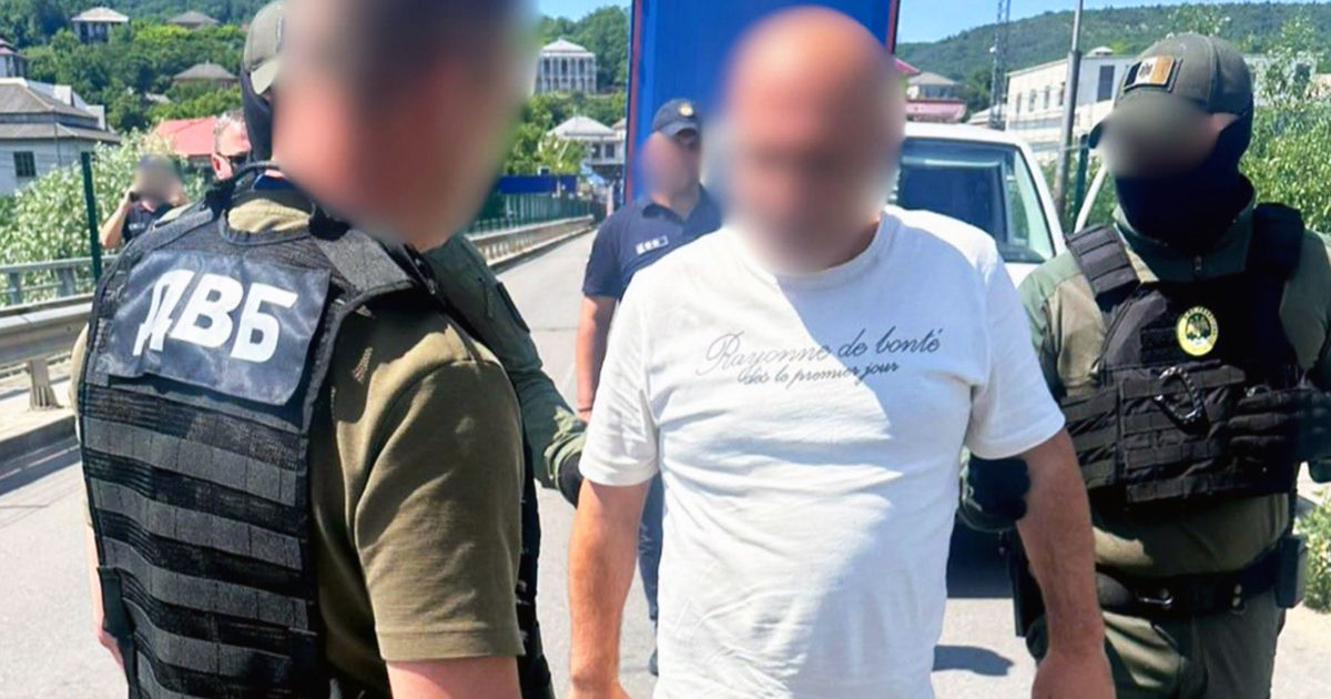 Скрывавшегося от правосудия в Молдове украинца экстрадировали на родину.