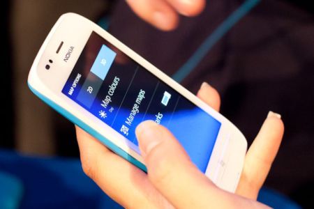 Американская корпорация Microsoft продает активы, связанные с производством телефонов «начального уровня». Фото: mobimag.ru