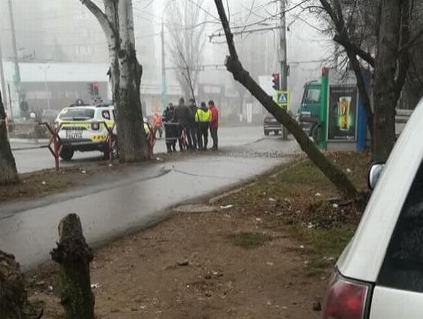На Телецентре женщина забаррикадировалась в сносимом киоске.
