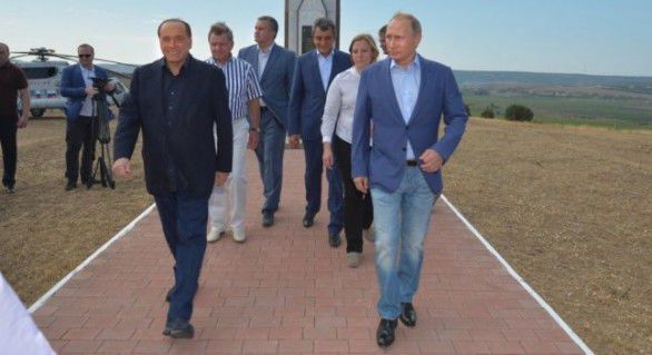 Silvio Berlusconi şi vechiul său prieten, preşedintele rus Vladimir Putin, au vizitat mai multe obiective în Crimeea, săptămâna trecută.
