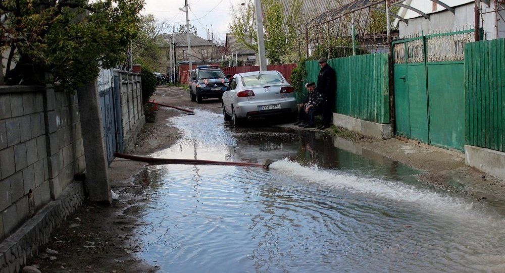 Мунсовет Комрата выделил помощь пострадавшим от подтопления. Фото: sputnik.md.