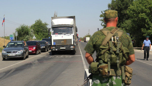 В ночь с 26 на 27 июня движение грузовых автомашин через государственную границу возобновилось.