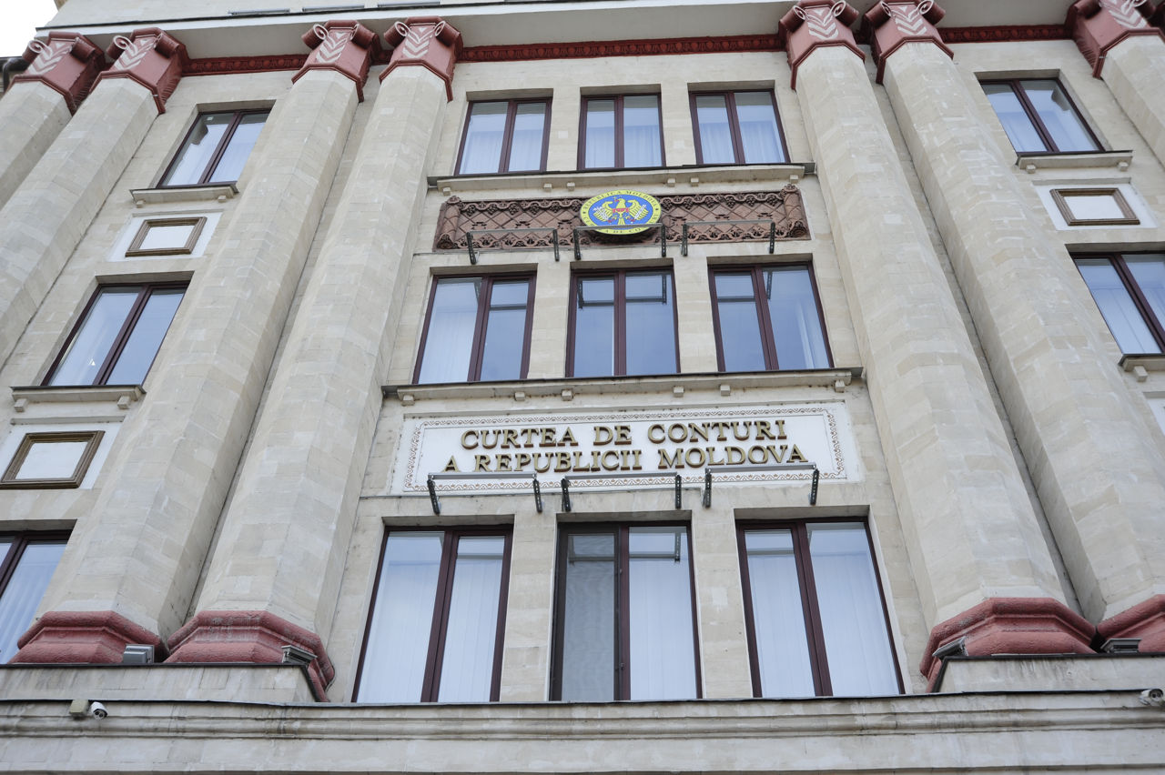 Curtea de Conturi solicită majorarea salariilor auditorilor.