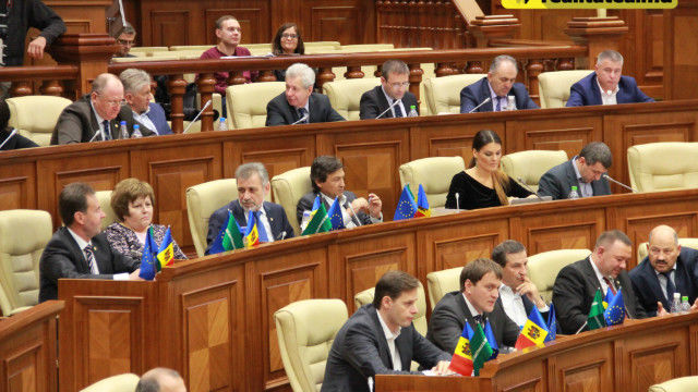 Фракция ЛДПМ требует предоставить ей руководство парламентской комиссией.
