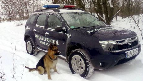 Trei indivizi au fost reţinuţi pentru tenativă de contrabandă cu ţigări. Foto: Facebook/ Poliţia de Frontieră