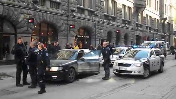 Un bărbat a intrat cu mașina în mulțime în capitala Finlandei, Helsinki.