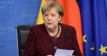 Меркель в последнем обращении на посту канцлера призвала вакцинироваться.