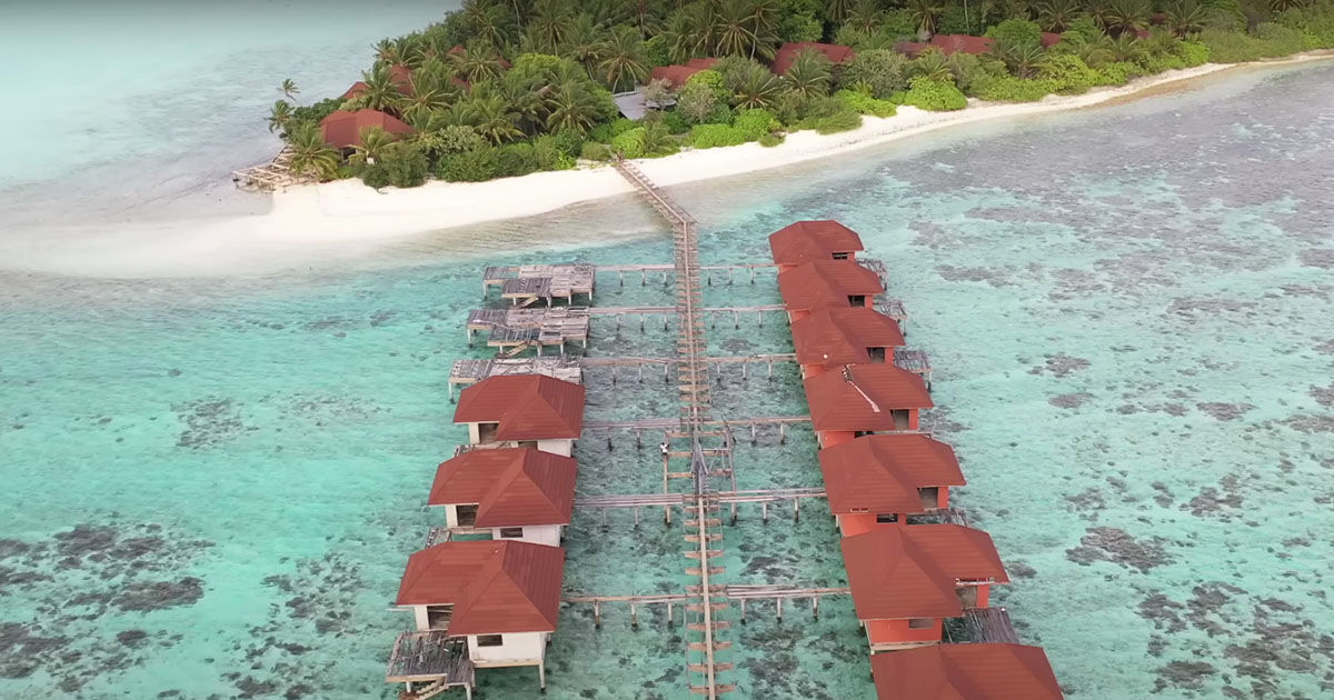 Un călător a descoperit în Maldive o stațiune abandonată: Turiștii se tem să o viziteze.