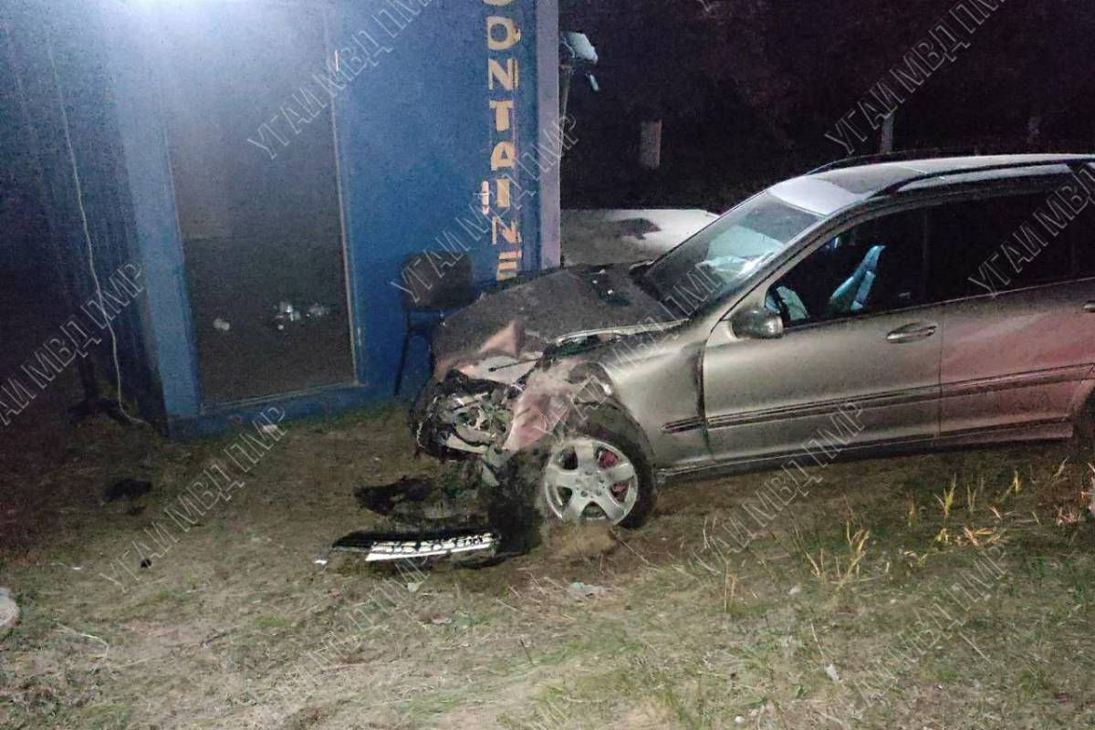 ДТП на въезде в Тирасполь: невнимательный водитель врезался в бетонные блоки.
