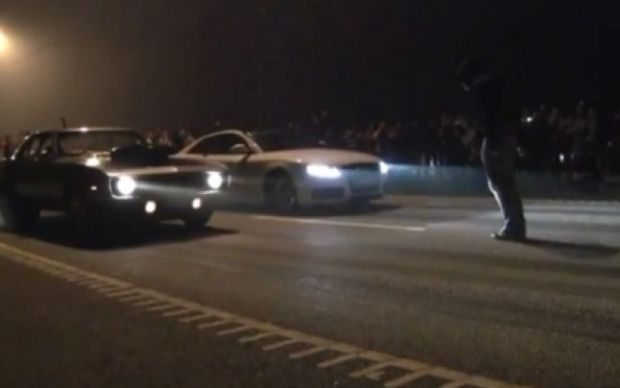La cursele auto ilegale din Chișinău participă copii de bani gata, dar și funcționari publici. Foto: adevarul.ro