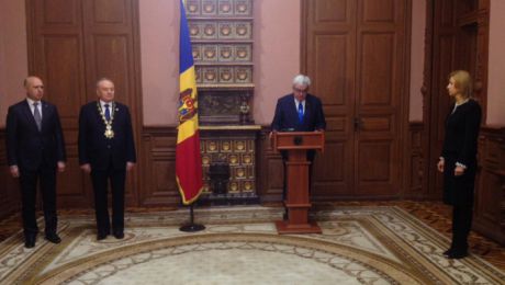 Ирина Влах и Георге Дука принесли присягу перед президентом.