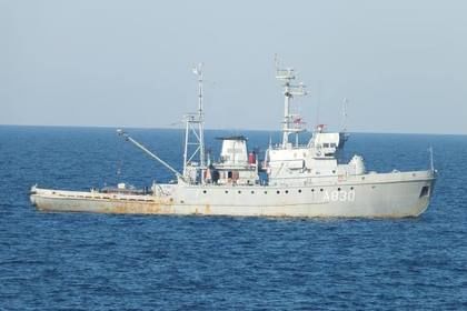 Корабли ВМС Украины проплыли под Крымским мостом.
