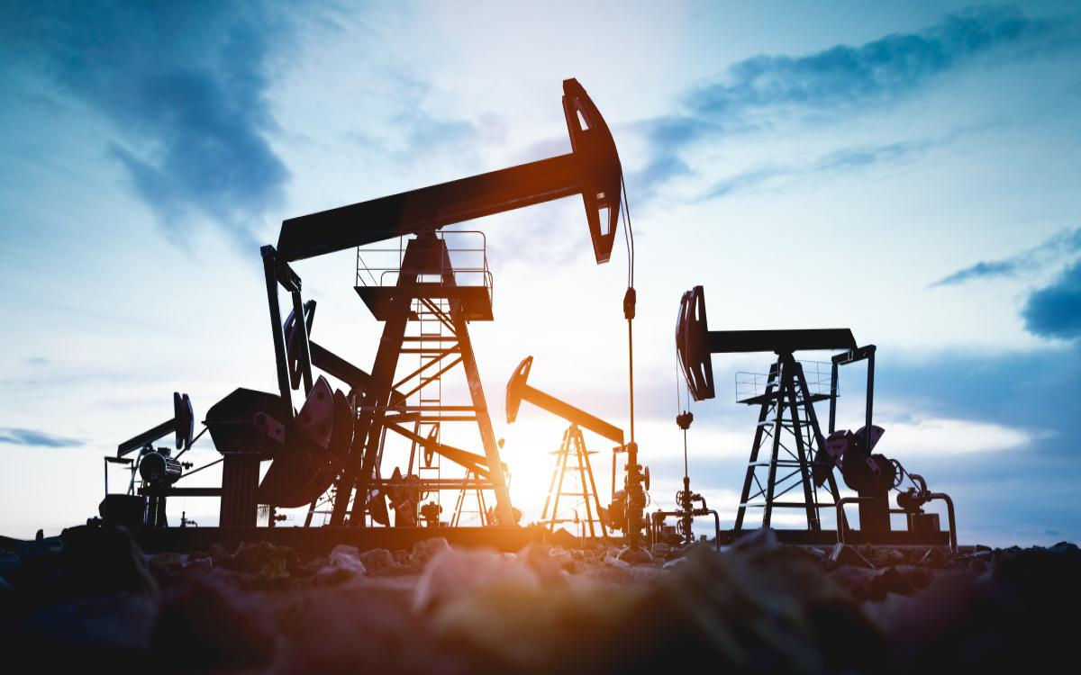 Цены на нефть за неделю упали более чем на 12%.