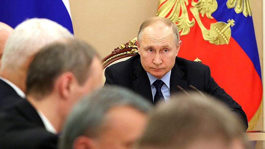 Путин обратился к россиянам из-за коронавируса.