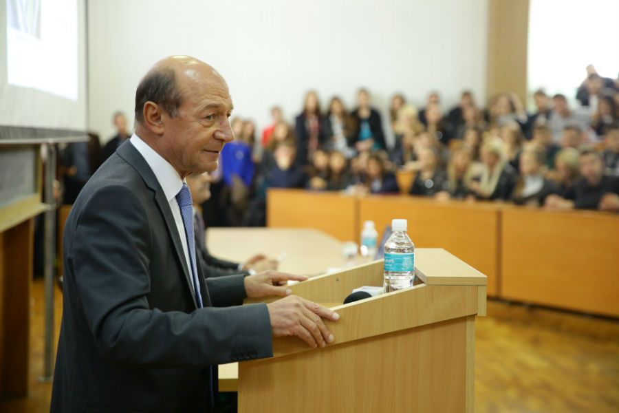 Traian Băsescu a vorbit în fața studenților și lectorilor de la Universitatea de Stat din Moldova