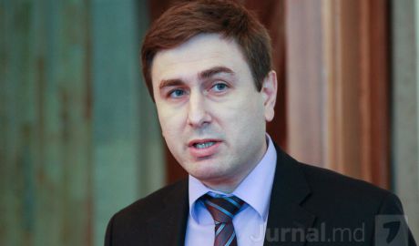 Deputaţii au audiat raportul comisiei de anchetă privind situaţia din sectorul bancar din Republica Moldova, în special la Banca de Economii, Banca Socială şi Unibank.
