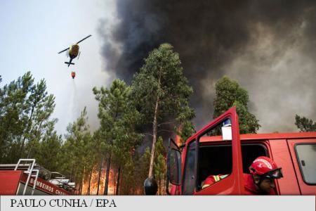 S-a prăbuşit un elicopter care stingea incendiile. Pilotul, decedat. Foto: Agerpres