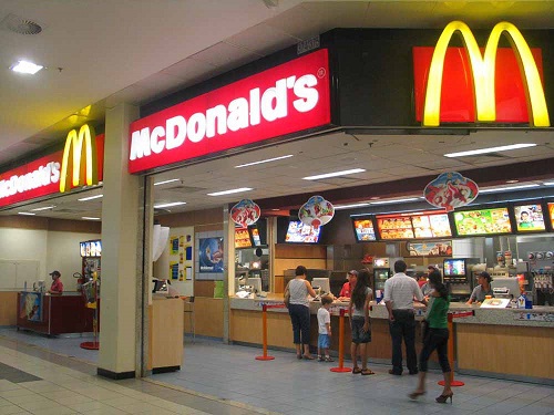 Чернокожие работники McDonald's обвинили компанию в расовой дискриминации/ uznayvse.ru