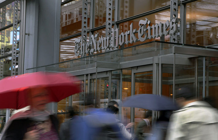 Газета The New York Times обозначила Крым спорной территорией. Фото: AP Photo