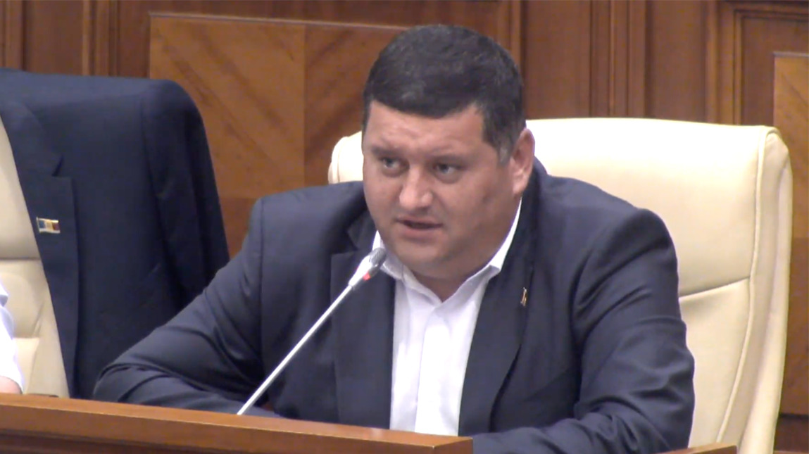 Депутаты БКС потребовали заслушать премьера в парламенте.