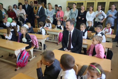 De același titlu s-a învrednicit și președintele raionului Hîncești, Grigore Cobzac.