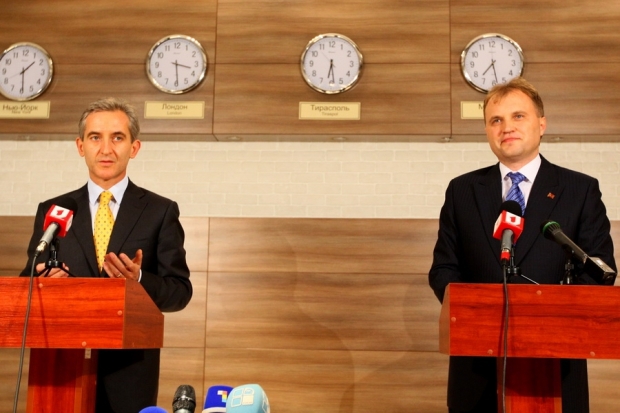 Aceasta a fost prima întrevedere a premierului Iurie Leancă cu liderul nerecunoscut de la Tiraspol Evgheni Șevciuk.