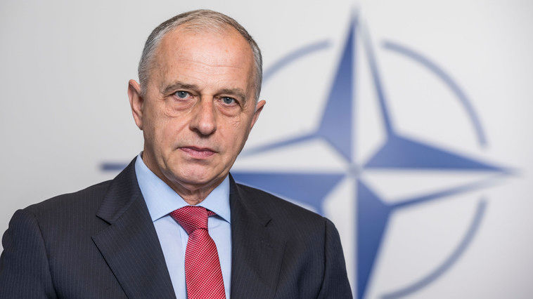 Mircea Geoană demisionează din funcția de șef adjunct al NATO.
