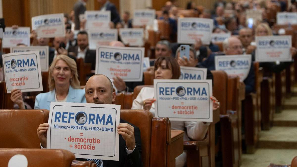 Румынские ультраправые внесли в парламент сразу 4 вотума недоверия правительству.