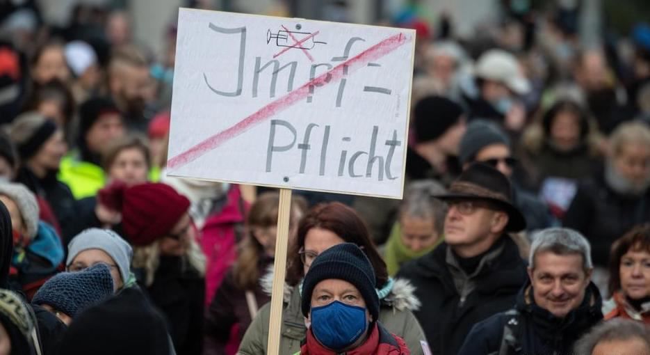 В Германии прошли многотысячные протесты против ковидных ограничений и обязательной вакцинации.