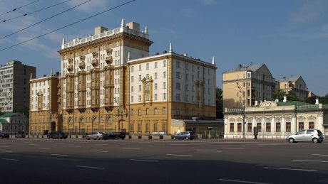 Сообщение о минировании американского посольства в Москве поступило от анонима.