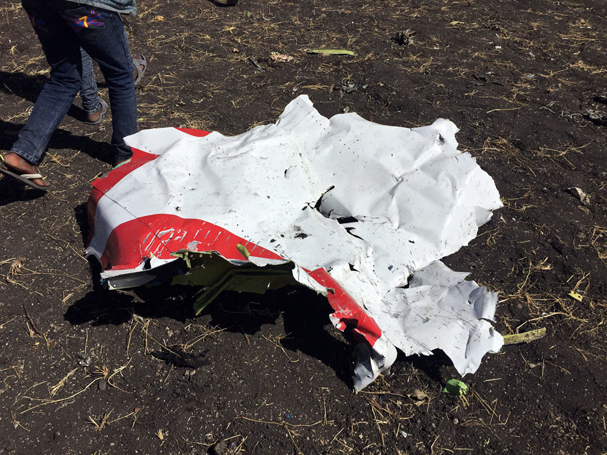 Перед падением лайнер Ethiopian Airlines сделал крутой поворот.