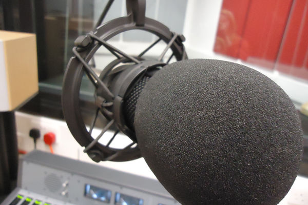 CCA a emis avertizări publice pentru 12 posturi de radio