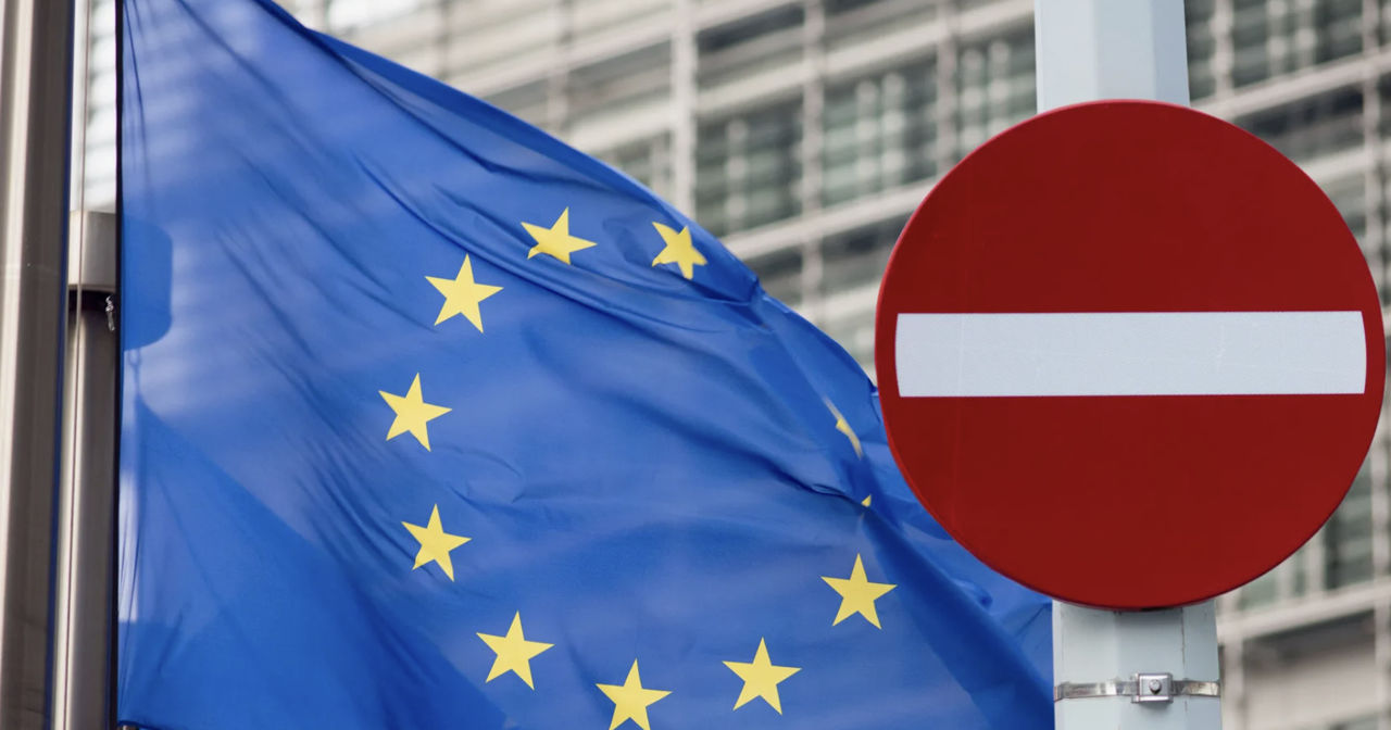 ЕС выведет двух человек из-под санкций против России.