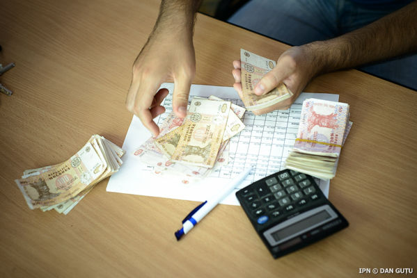 Indemnizaţia pentru îngrijirea copilului până la 1,5 ani persoanelor neasigurate şi cuantumul minim al îndemnizaţiei lunare pentru creşterea copilului până la vârsta de 3 ani persoanelor asigurate s-a majorat cu 10 %.