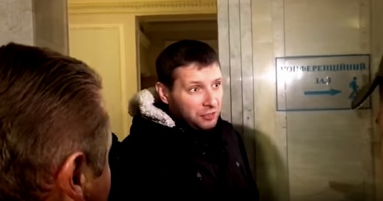 Депутат отказался сдать оружие на входе в Раду и подрался с охраной.