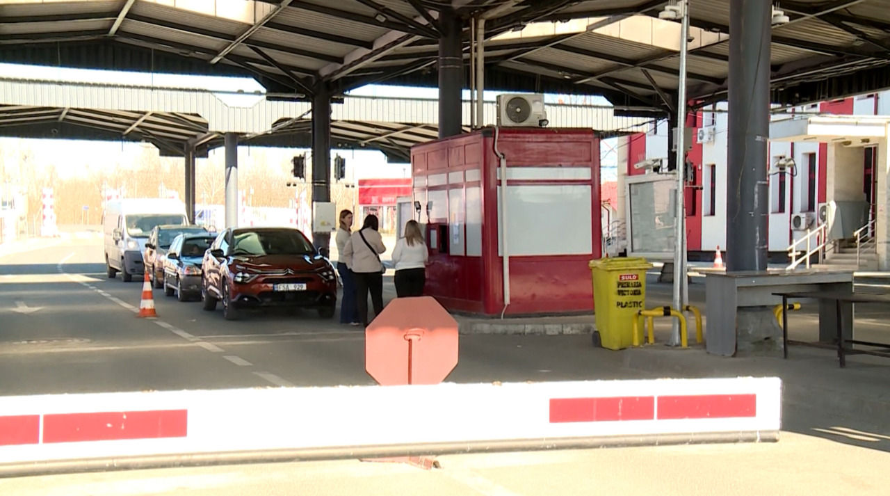 Șoferii din România își fac plinul în Moldova: La voi e mult mai ieftin.