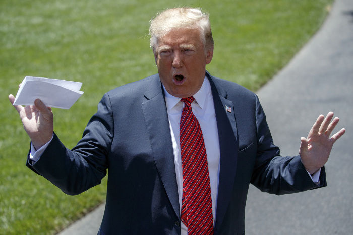 Трамп хочет отменить подписку на "враждебные газеты" во всех госведомствах.