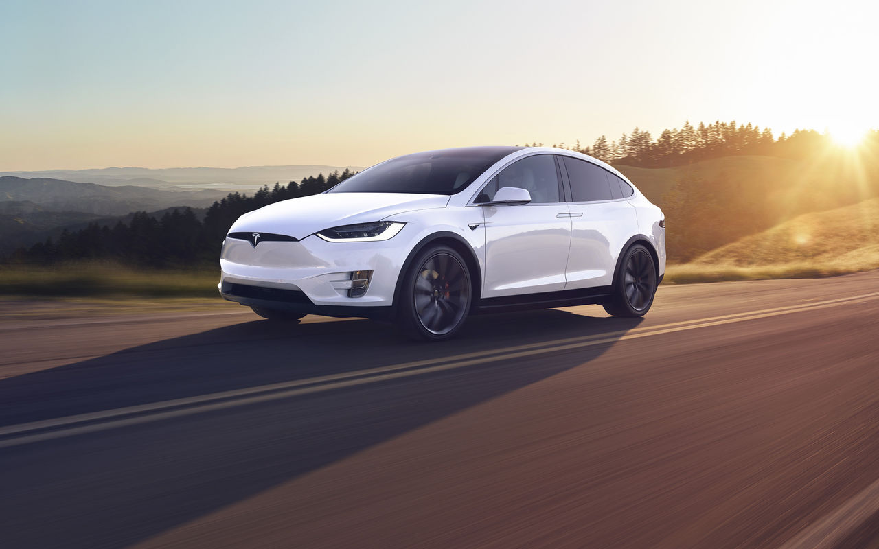 Продажи Tesla в Китае упали на две трети после критики.