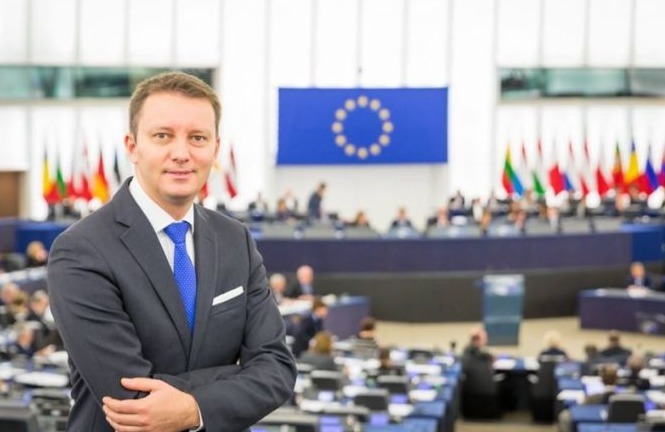 Eurodeputat: UE ajută Moldova, dar Moscova doar trimite factura la gaz