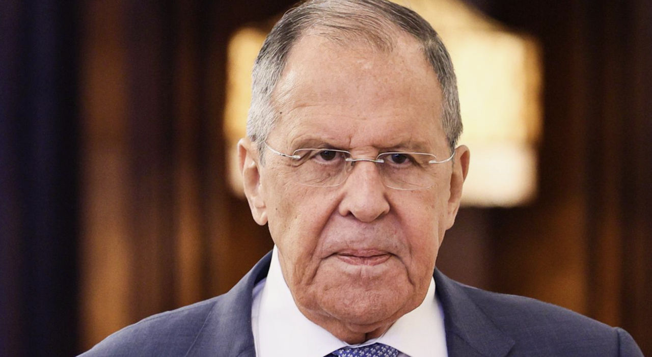 Лавров: Россия не будет останавливать войну для переговоров.