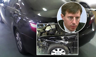 Киртоакэ говорит, что не превышал скорость, когда автомобиль ударился о парапет с левой стороны.