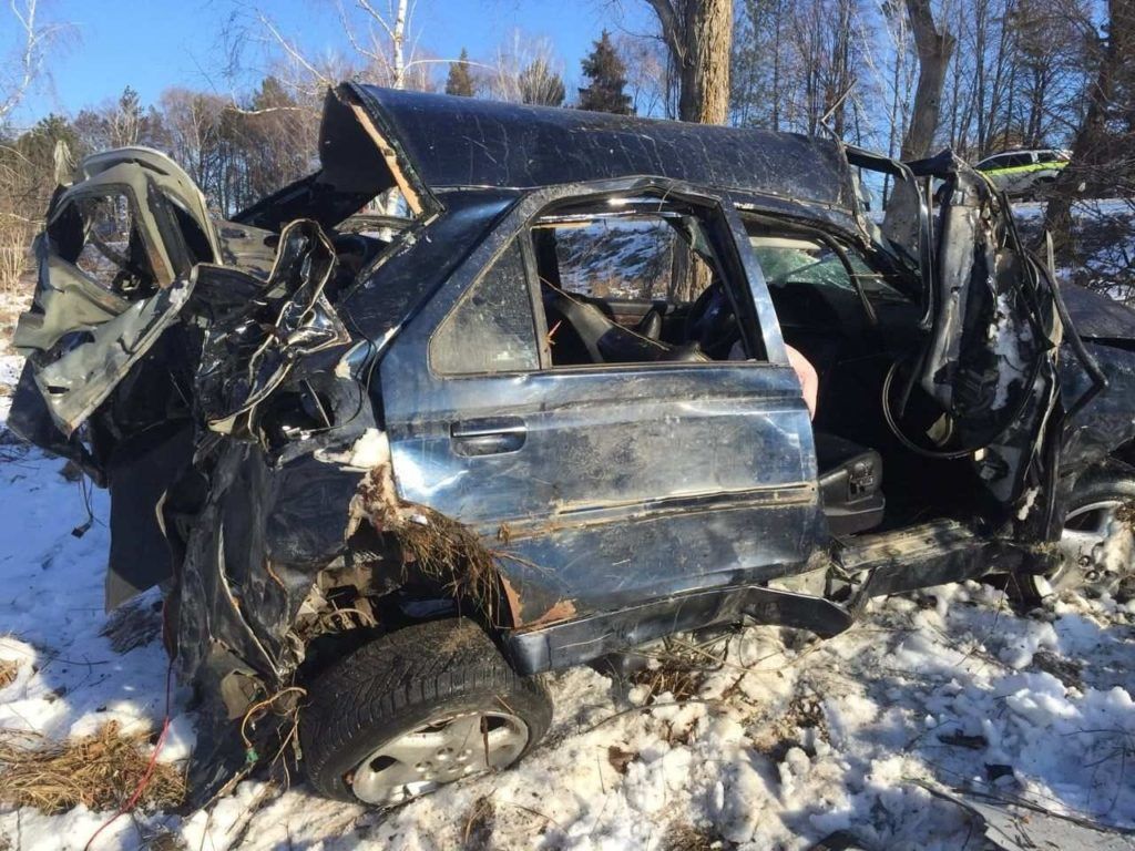  За рулем автомобиля находился 20-летний парень, который сбежал с места аварии.